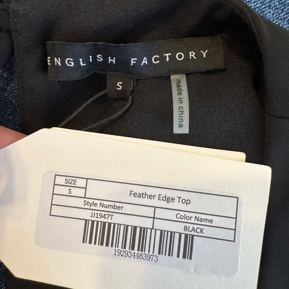 NWT English Factory Feather Edge Puff Sleeve Top - Picture 9 of 10